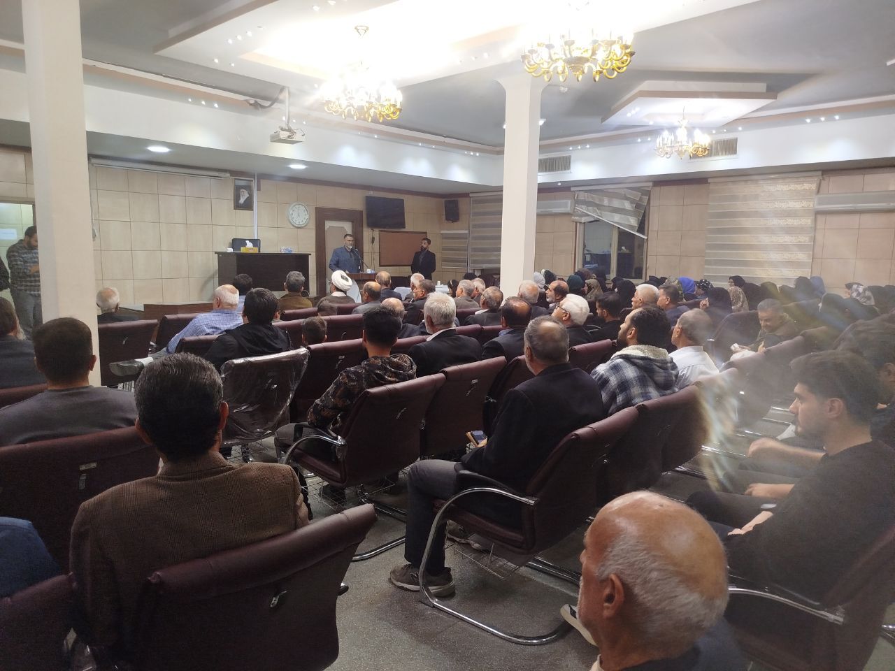 برگزاري ضیافت خانوادگی بازنشستگان انتظامی استان کرمانشاه با حضور ۵۰ نفربازنشسته و خانواده آنها. برگزاري ضیافت خانوادگی بازنشستگان انتظامی استان کرمانشاه با حضور ۵۰ نفربازنشسته و خانواده آنها.