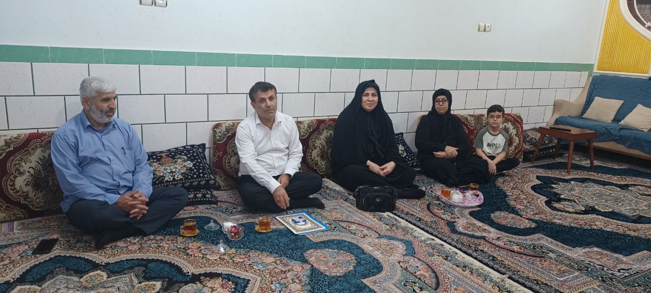 دیدار با 7 نفر از بازنشستگان و مستمری بگیران شهرستان شوشتر دیدار با 7 نفر از بازنشستگان و مستمری بگیران شهرستان شوشتر