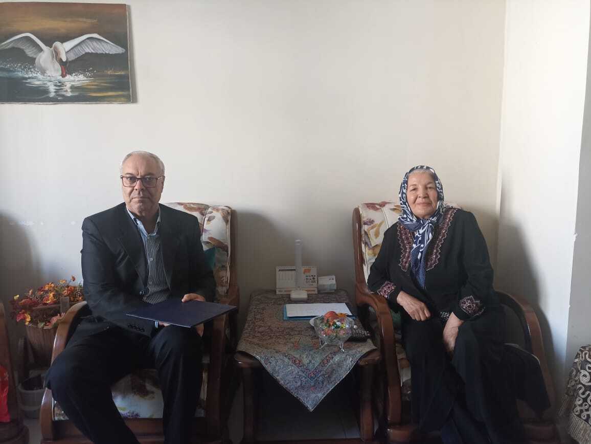 دیدار با خانواده پیشکسوت فقید احمد اشراقی دیدار با خانواده پیشکسوت فقید احمد اشراقی