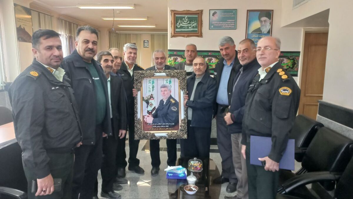 قدردانی پیشکسوتان انتظامی فلاورجان از خدمات سرهنگ مرتضی هادیان قدردانی پیشکسوتان انتظامی فلاورجان از خدمات سرهنگ مرتضی هادیان