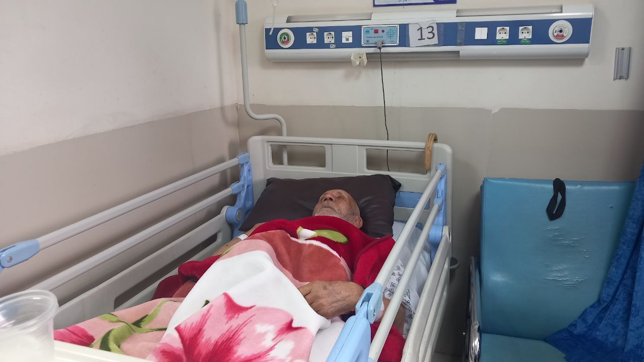 عیادت از 5 نفراز بازنشستگان در بیمارستان حضرت ابوالفضل (ع) فراجا کرمانشاه.