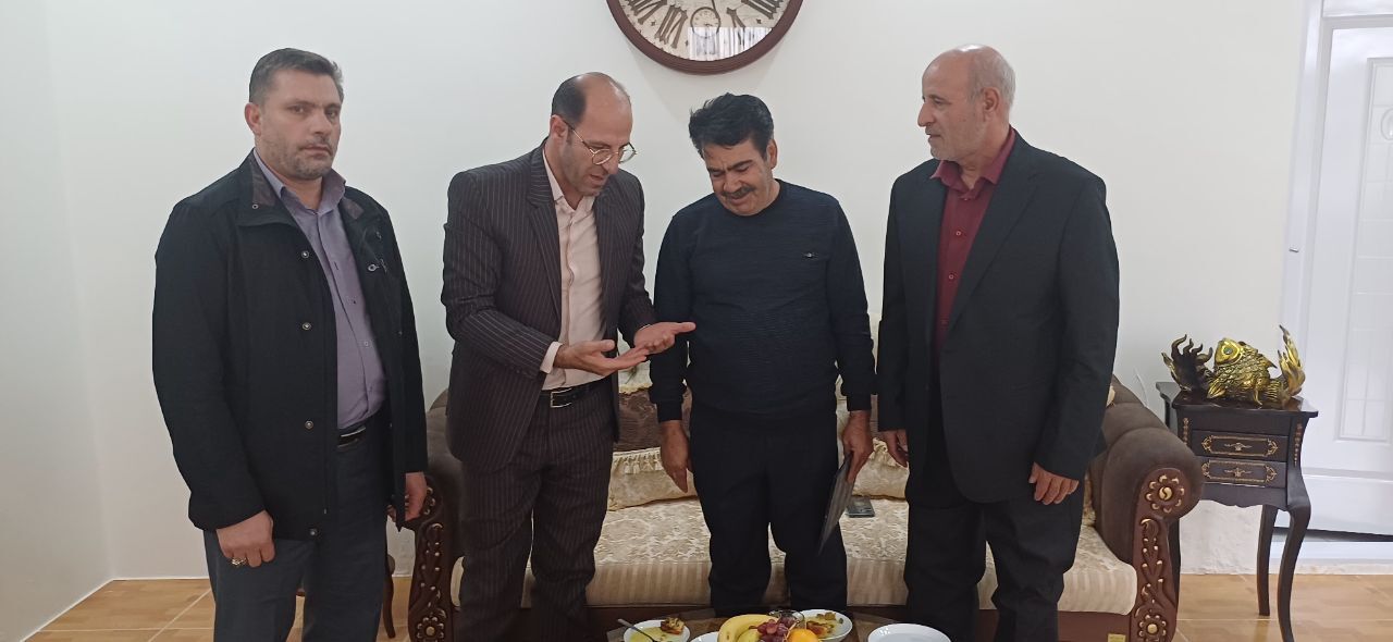 دیدار با ۶ نفر از بازنشستگان انتظامی شهرستان جلفا دیدار با ۶ نفر از بازنشستگان انتظامی شهرستان جلفا