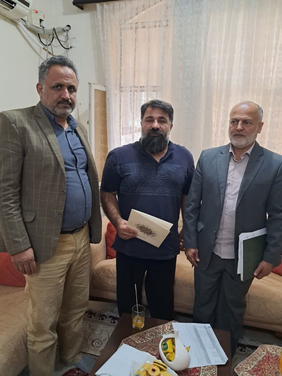 دیدار با 5 نفر از بازنشستگان و مستمری بگیران شهرستان آبادان دیدار با 5 نفر از بازنشستگان و مستمری بگیران شهرستان آبادان