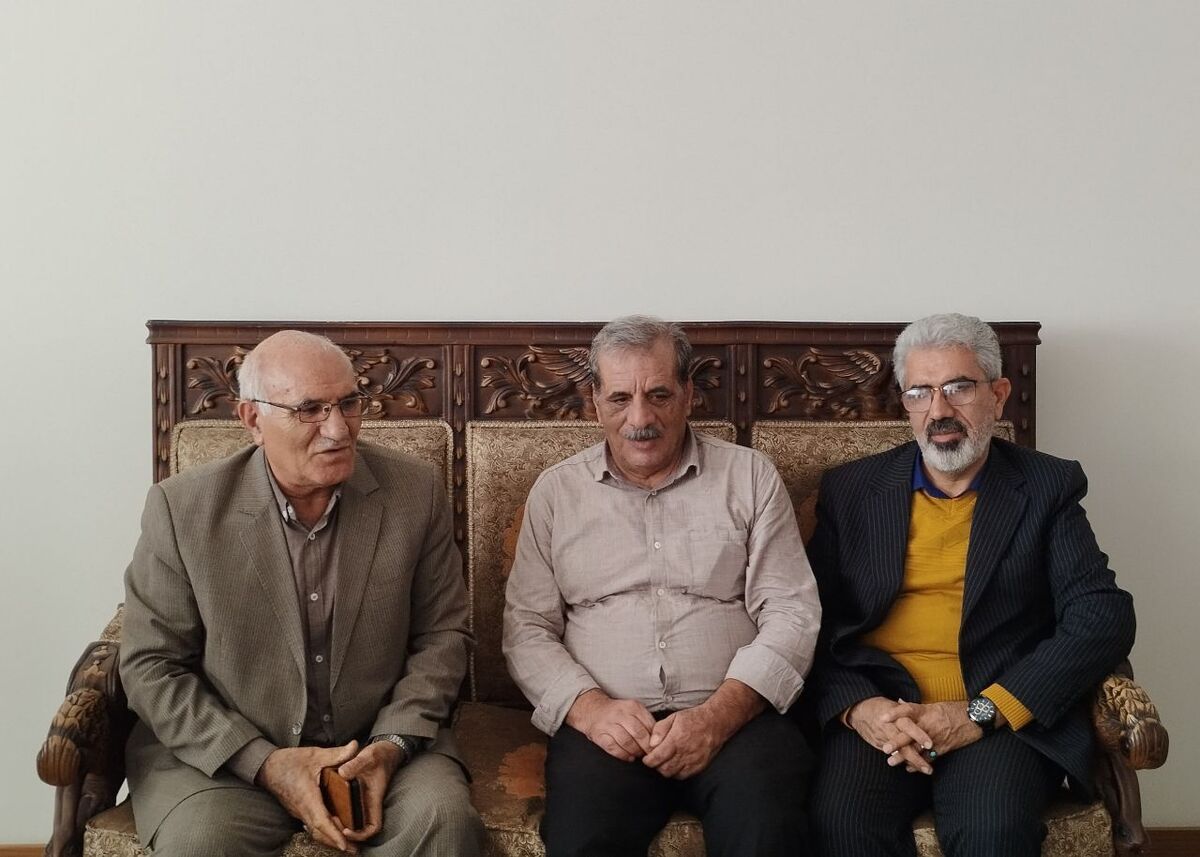 دیدار رئیس کانون بازنشستگان انتظامی استان اصفهان با دو پیشکسوت سرافراز فراجا در کاشان