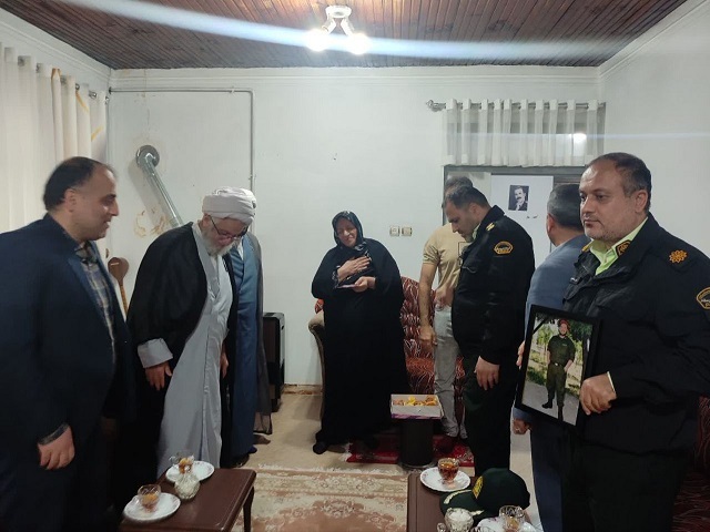 دیدار فرمانده انتظامی شهرستان خمام از خانواده شهید محمد ستوده و شهید جواد خوبازکرد دیدار فرمانده انتظامی شهرستان خمام از خانواده شهید محمد ستوده و شهید جواد خوبازکرد