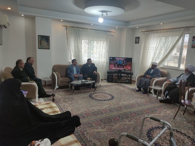 دیدار فرمانده انتظامی شهرستان خمام از خانواده شهید محمد ستوده و شهید جواد خوبازکرد دیدار فرمانده انتظامی شهرستان خمام از خانواده شهید محمد ستوده و شهید جواد خوبازکرد