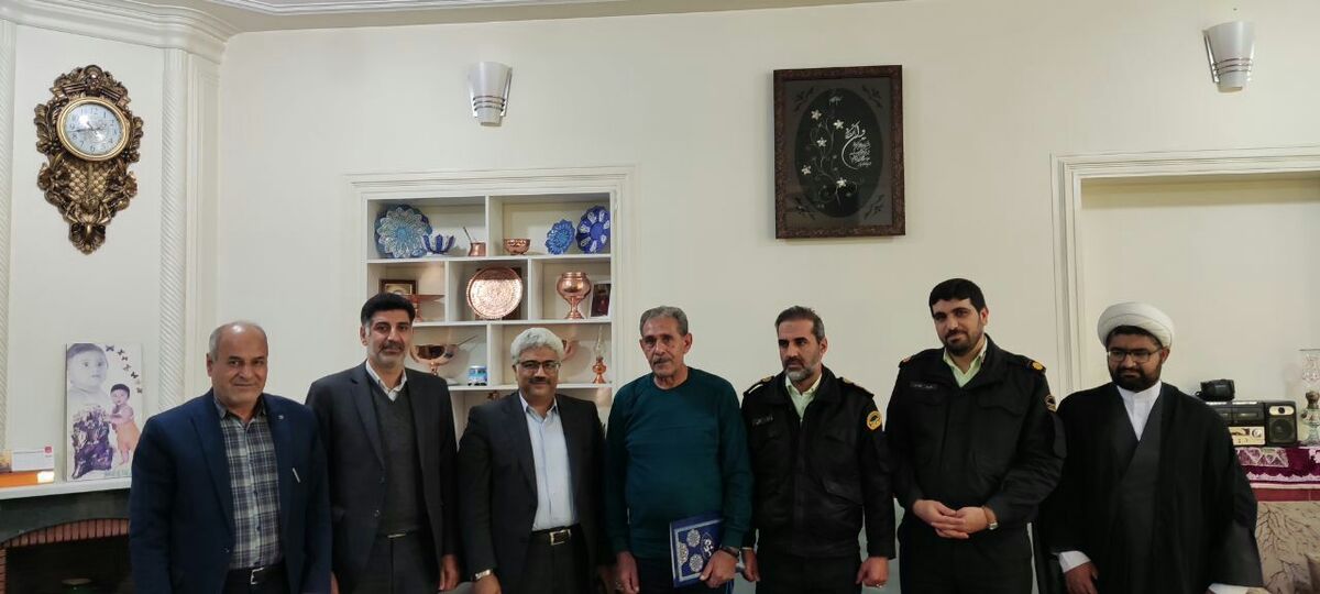 دیدار صمیمی با جمعی از بازنشستگان شهرستان ابرکوه دیدار صمیمی با جمعی از بازنشستگان شهرستان ابرکوه