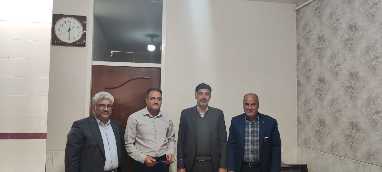 دیدار صمیمی با جمعی از بازنشستگان شهرستان ابرکوه دیدار صمیمی با جمعی از بازنشستگان شهرستان ابرکوه