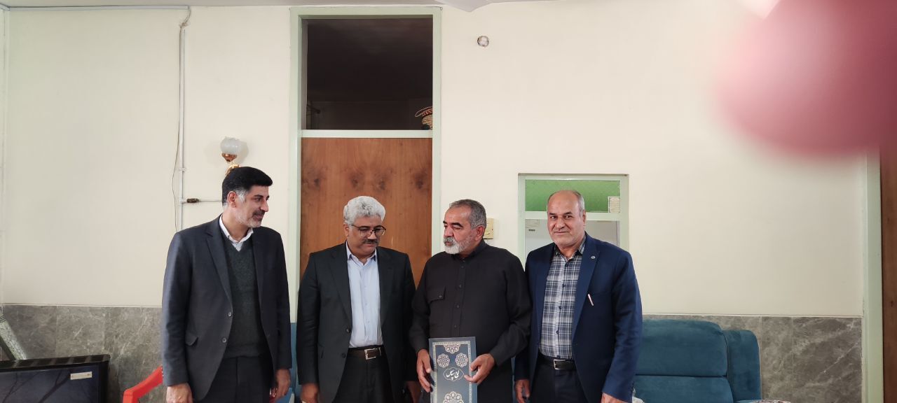 دیدار صمیمی با جمعی از بازنشستگان شهرستان ابرکوه دیدار صمیمی با جمعی از بازنشستگان شهرستان ابرکوه