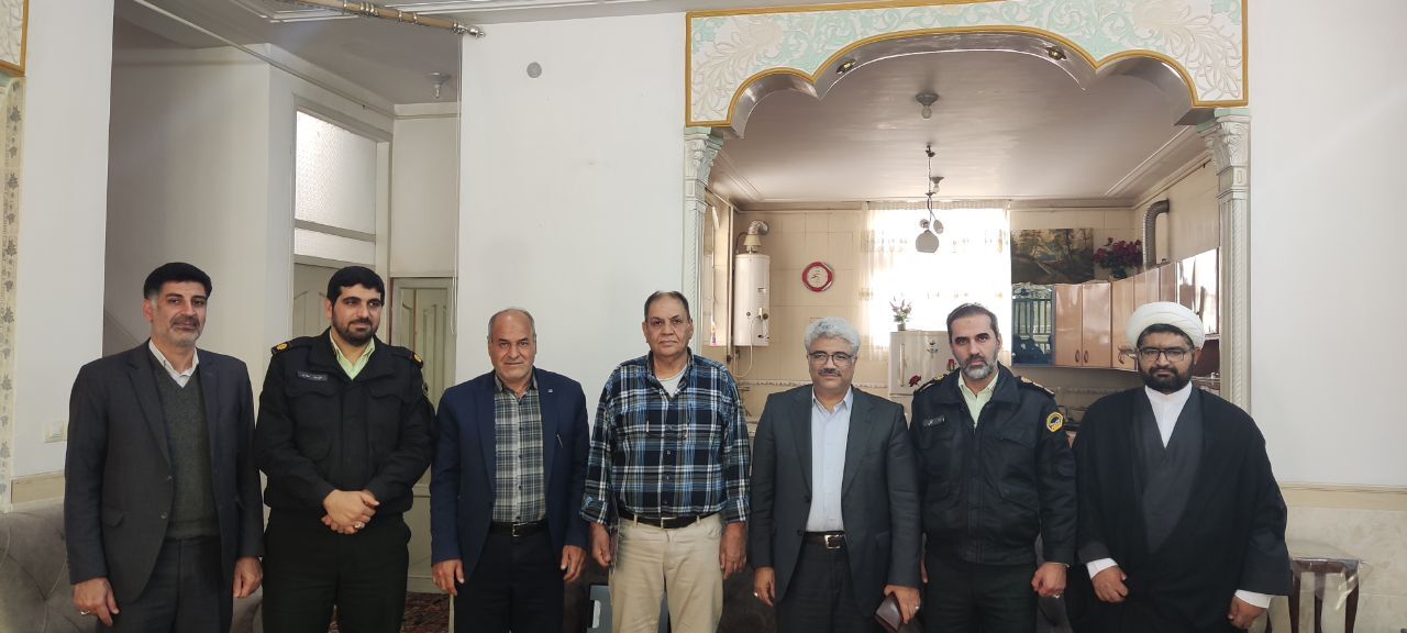 دیدار صمیمی با جمعی از بازنشستگان شهرستان ابرکوه دیدار صمیمی با جمعی از بازنشستگان شهرستان ابرکوه