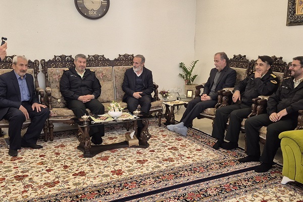 دیدار فرمانده انتظامی استان با دو پیشکسوت بازنشسته شهرستان سنندج دیدار فرمانده انتظامی استان با دو پیشکسوت بازنشسته شهرستان سنندج