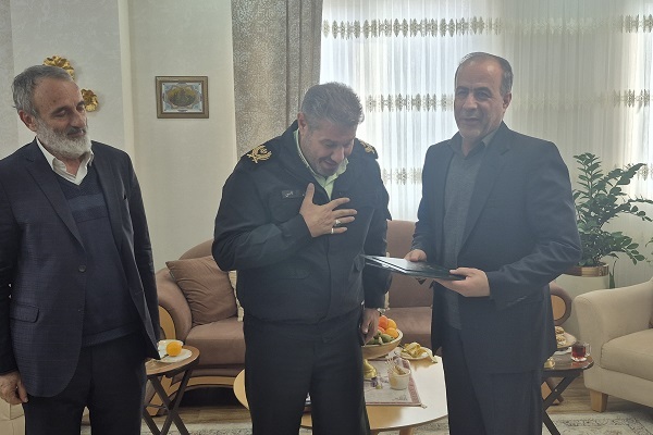 دیدار فرمانده انتظامی استان با دو پیشکسوت بازنشسته شهرستان سنندج دیدار فرمانده انتظامی استان با دو پیشکسوت بازنشسته شهرستان سنندج