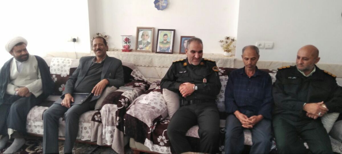 دیدار صمیمی فرمانده انتظامی شهرستان اردکان با دو بازنشسته شهرستان دیدار صمیمی فرمانده انتظامی شهرستان اردکان با دو بازنشسته شهرستان