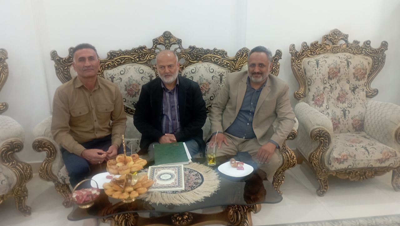 دیدار با 3 نفر از بازنشستگان و مستمری بگیران شهرستان آبادان دیدار با 3 نفر از بازنشستگان و مستمری بگیران شهرستان آبادان