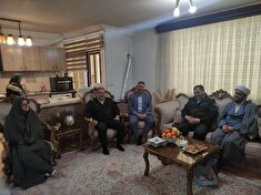 دیدار فرمانده انتظامی شهرستان خمام با دو بانوی مستمری بگیر