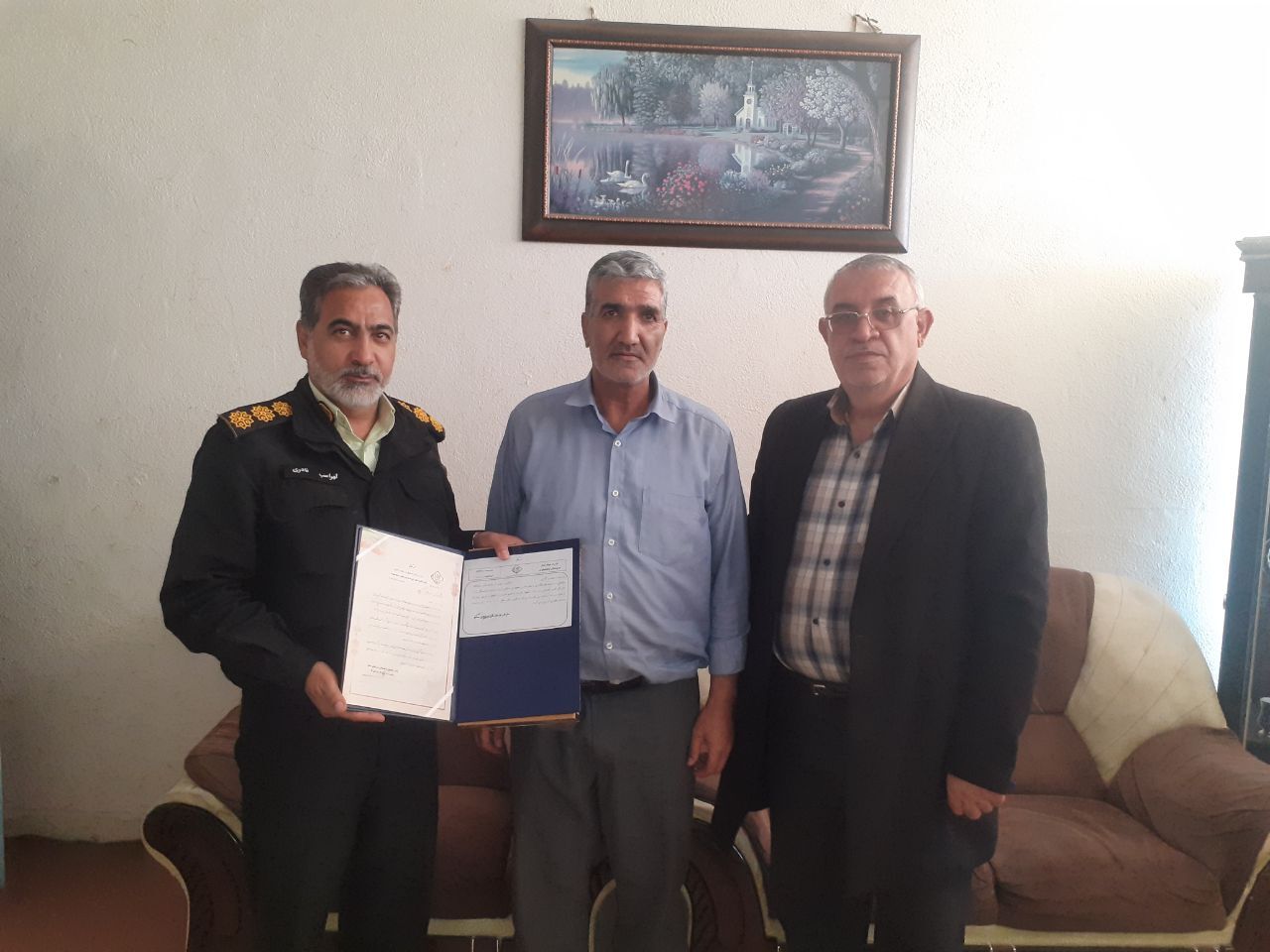 دیدار جانشین فرمانده انتظامی شهرستان شهرضا با ۳ نفر از پیشکسوتان دیدار جانشین فرمانده انتظامی شهرستان شهرضا با ۳ نفر از پیشکسوتان