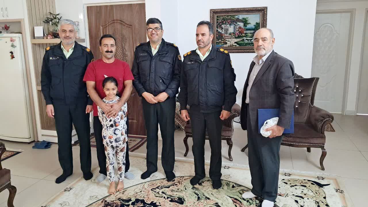 دیدار جانشین فرمانده انتظامی شهرستان گلپایگان با ۲ نفر از اعضاء وابسته دیدار جانشین فرمانده انتظامی شهرستان گلپایگان با ۲ نفر از اعضاء وابسته