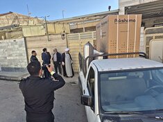 تحویل جهیزیه اهدایی فراجا به خانواده مستمری بگیر ساکن در شهرستان خرمدره