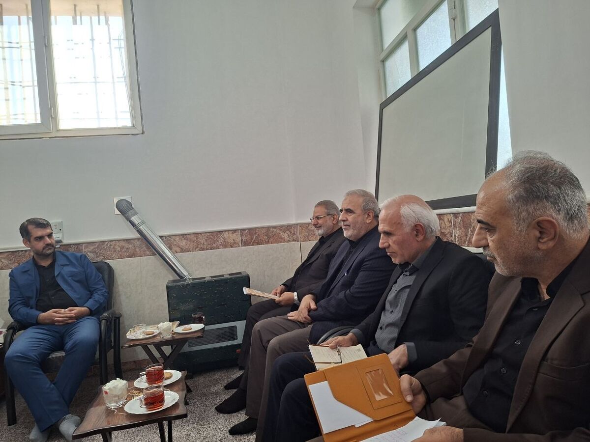 دیدار روسای کانون های نیروهای مسلح با جناب آقای منان رئیسی نماینده مردم در مجلس شورای اسلامی دیدار روسای کانون های نیروهای مسلح با جناب آقای منان رئیسی نماینده مردم در مجلس شورای اسلامی