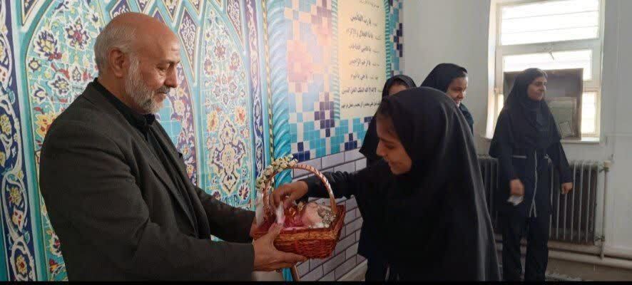 برگزاری نشست بصیرتی به مناسبت هفته بسیج برگزاری نشست بصیرتی به مناسبت هفته بسیج